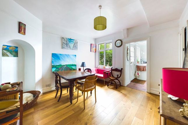 1, Meadow Walk, Tadworth photo 3