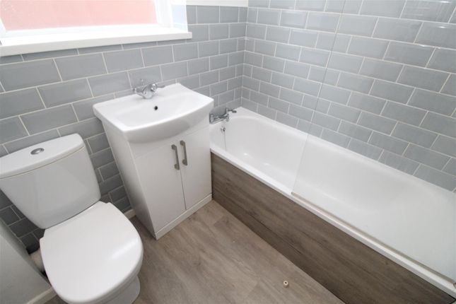 39, Glan-Y-Ffordd, Cardiff photo 4