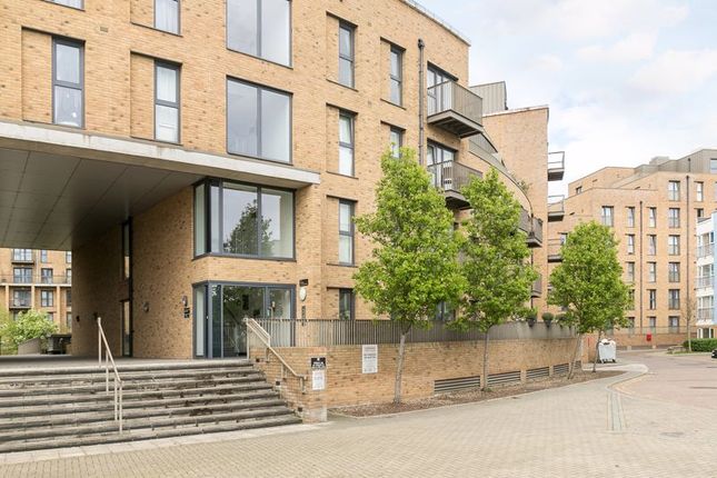 Flat for sale in Connersville Way, Croydon