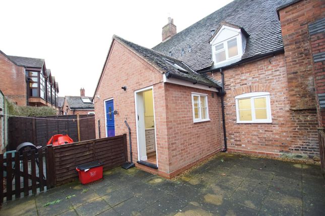 Terraced house to rent in The Butts, Warwick, Warwickshire