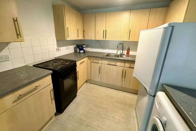 Flat 2, Addis House, Southampton photo 2