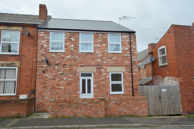 Thumbnail Flat to rent in Chapel Road, Grassmoor, Chesterfield