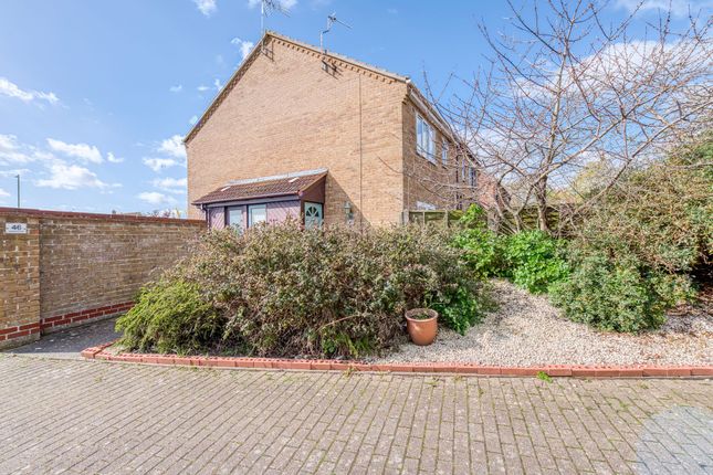 46 Staplehurst Close, Lowestoft photo 2