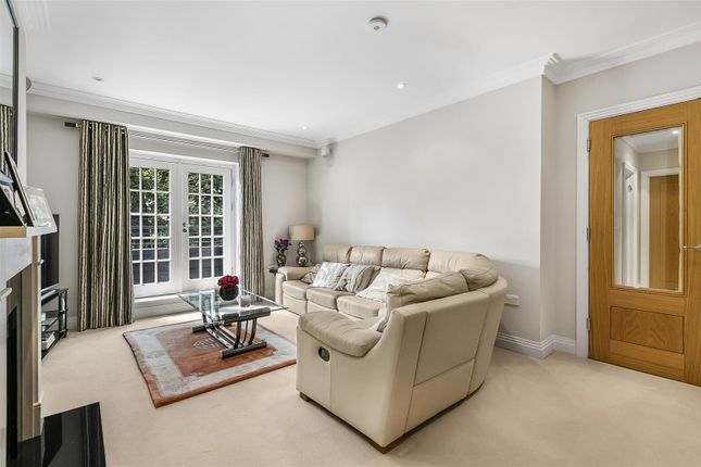 Flat 15, Eastwood, Wall Hall Drive, Aldenham photo 3