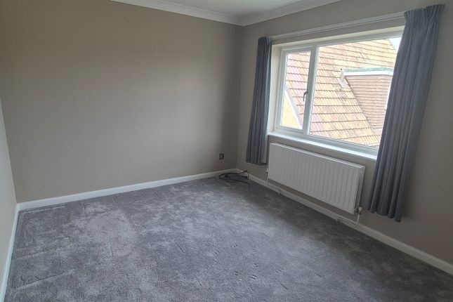 8, Drapers Close, Peterborough photo 3