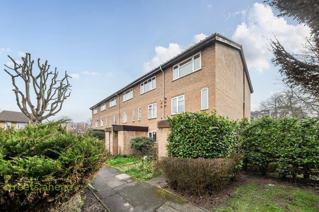 2-bed flat on 9, Anselm Close, Croydon, £330,000