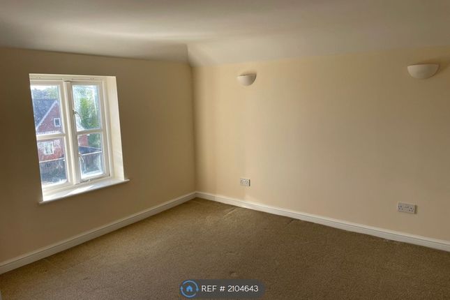 Top Floor Flat, Market Hill, Diss photo 4