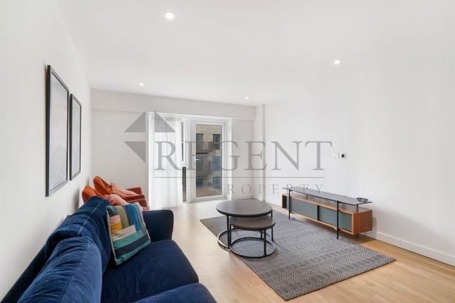3, Flat 40, Caversham Road, London photo 3