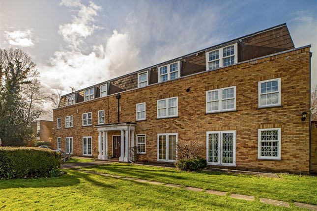 Flat to rent in St. James's Road, Hampton Hill