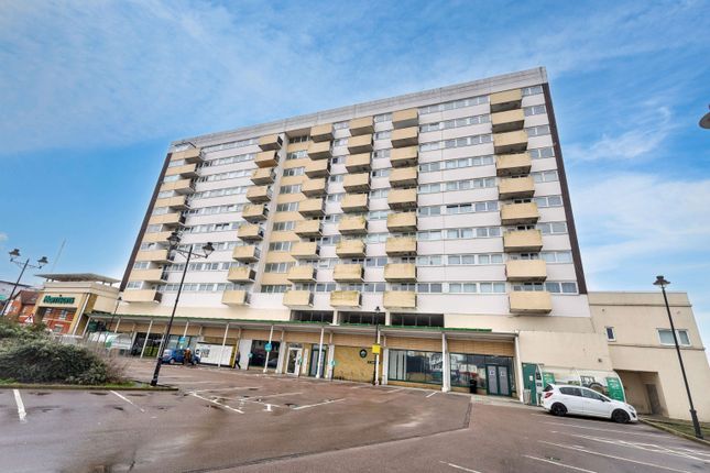 Studio flat on 61 Tower Heights, Hoddesdon, £50,000