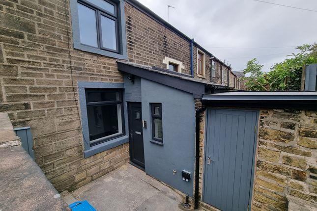 1-bed house on 1A, Walkers Lane, Springhead, Oldham, £850/mo