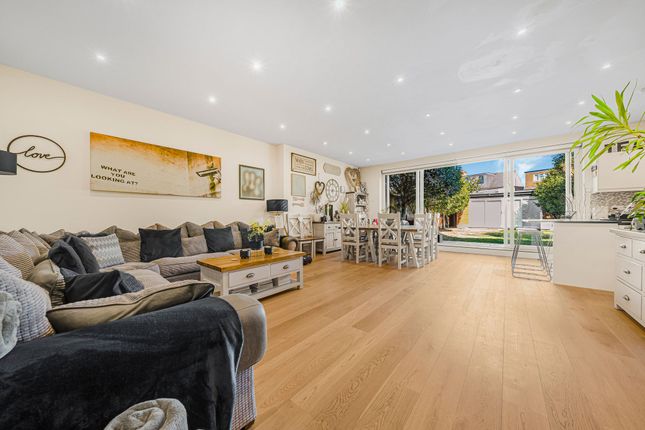 10 Harewood Road, Isleworth photo 4