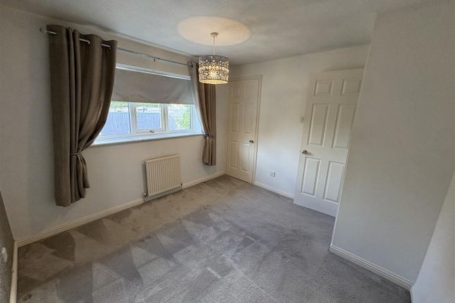 88, Greenfields, Heckmondwike photo 5