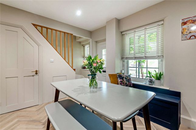 27,, Pear Tree Lane, West Berkshire photo 4