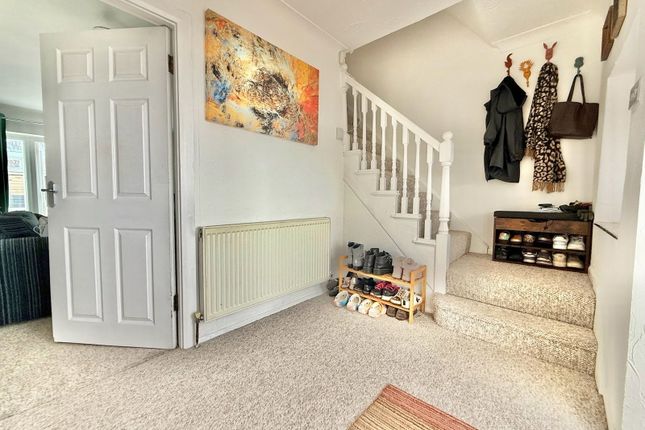 6, Setton Drive, SEDGLEY photo 2