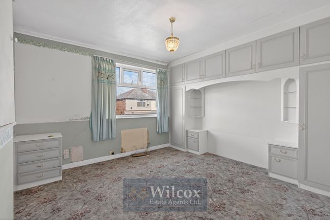 14 Montrose Avenue, Bolton photo 4