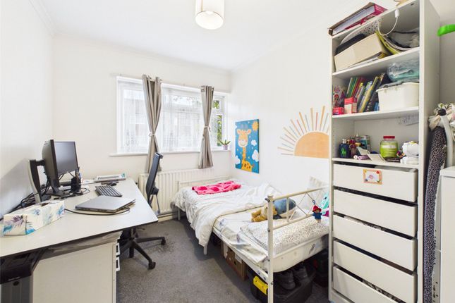 Flat 4, St. Christophers Close, Isleworth photo 3