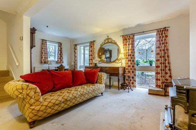 15, Estcote Road, Gloucestershire photo 4