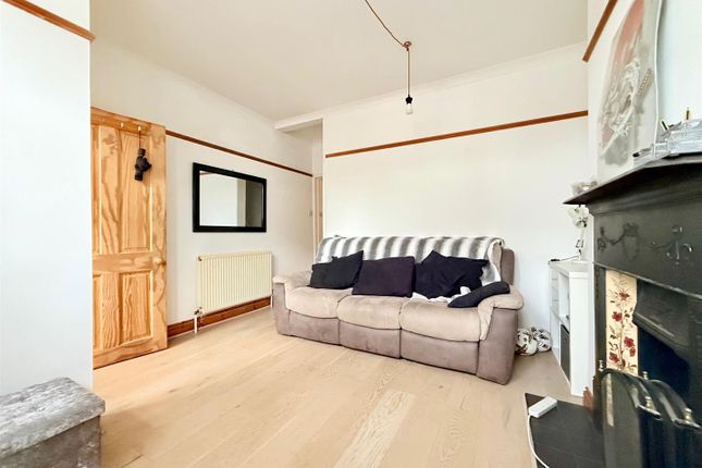 49, Rounton Road, Waltham Abbey photo 3