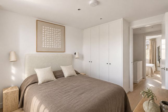 Flat 4 Northcote House, 43-45, Northcote Road, London photo 3