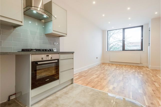 Flat 32, Oak House, Harvest Crescent, Hampshire photo 4
