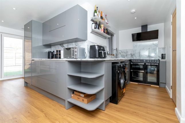 2, Newtimber Avenue, Goring-By-Sea photo 3