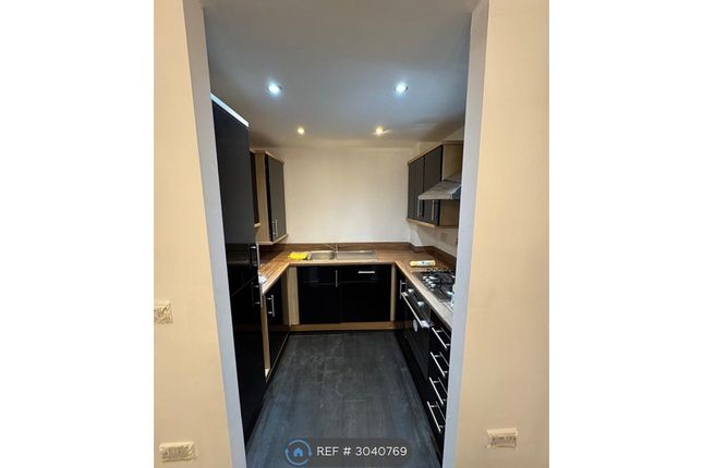 Flat, Pavilion Close, Leicester photo 2