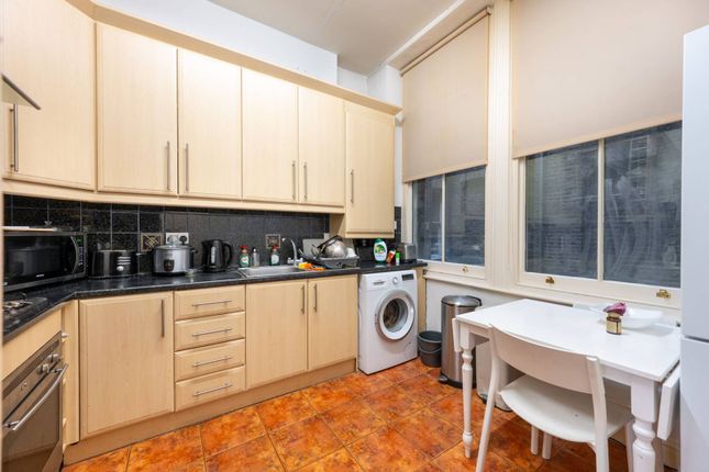 Flat to rent in Powis Square, Notting Hill, London