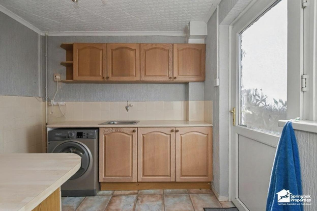 34, Bryn Siriol, Llanelli photo 4