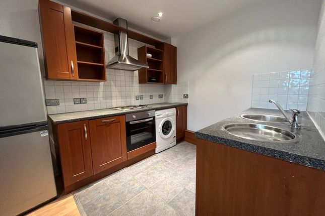 Flat to rent in City South, City Road East, Manchester