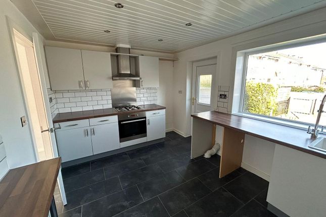 25, Pitroddie Gardens, Dundee photo 5