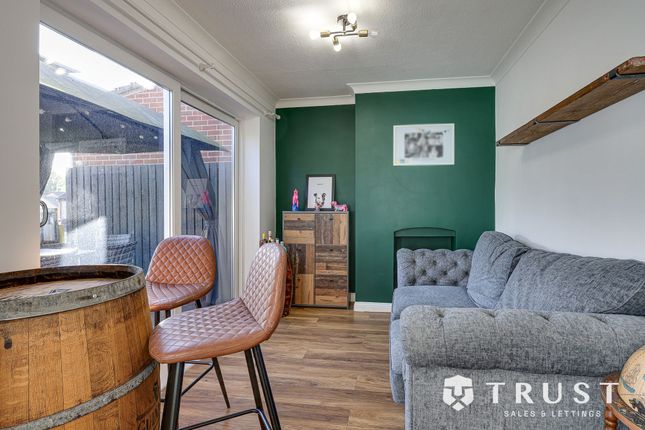 16 Northorpe Lane, Mirfield photo 4