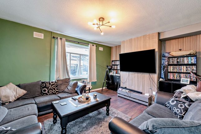 41, Nant Mawr Crescent, Buckley photo 3