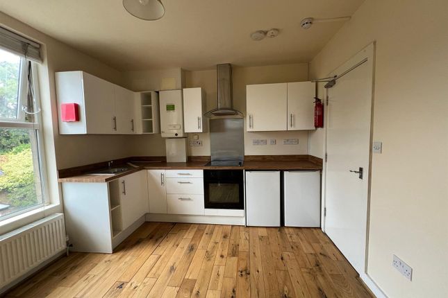 13, Hillreach, London photo 2