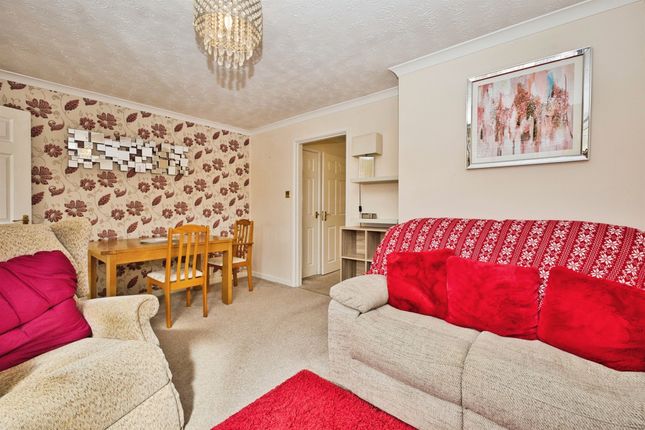 16, Malvern Court, YEOVIL photo 4