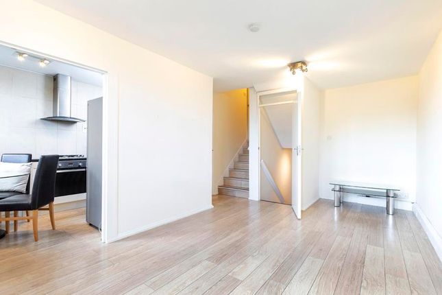 Thumbnail Flat to rent in Semley House, Belgravia