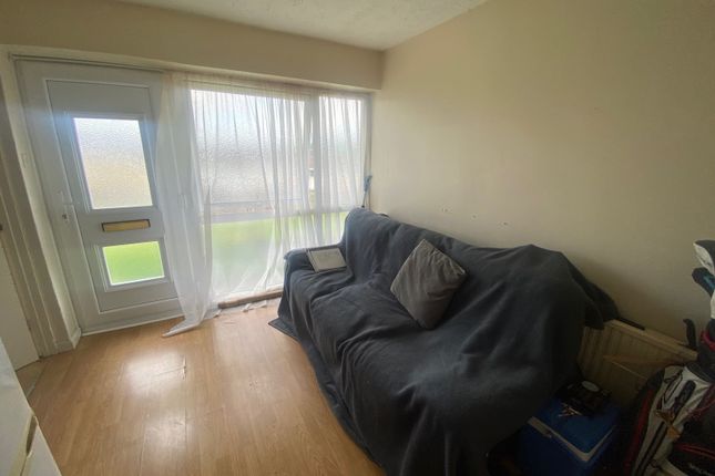 64, Wembley, Neath photo 3