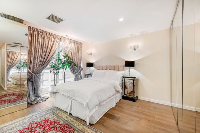 Flat for sale in Palace Place, Westminster