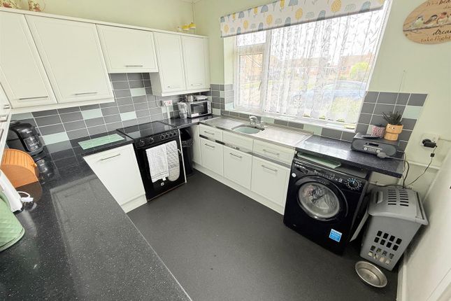 42, Eastern Avenue, Great Yarmouth photo 2