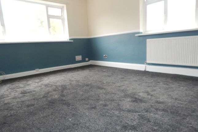 57 Wellington Street, Batley photo 3