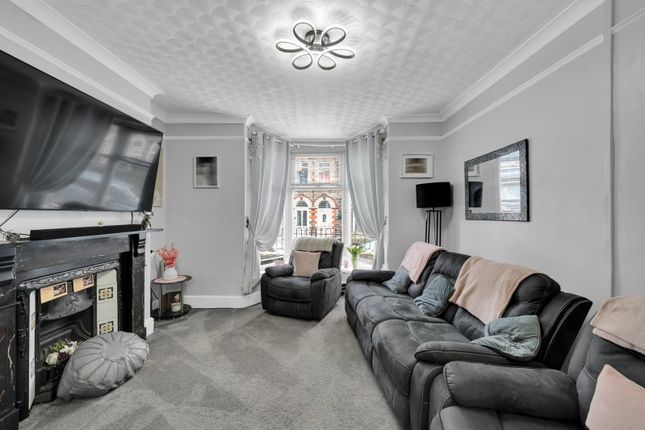48, Wainfelin Avenue, Pontypool photo 3
