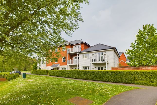 Flat for sale in Thistle Walk, High Wycombe, Buckinghamshire