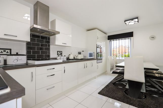 25, Hemlock Way, Bilston photo 3