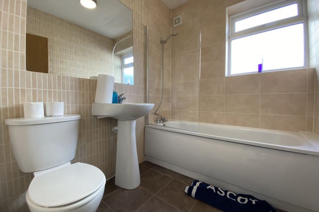 Flat D (GFR), 18, Llanbleddian Gardens, Cardiff photo 4