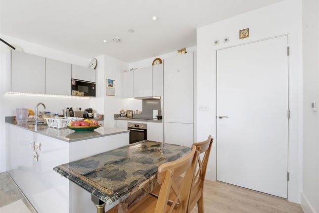 Flat 9, Easton Lodge, George Street, London photo 4