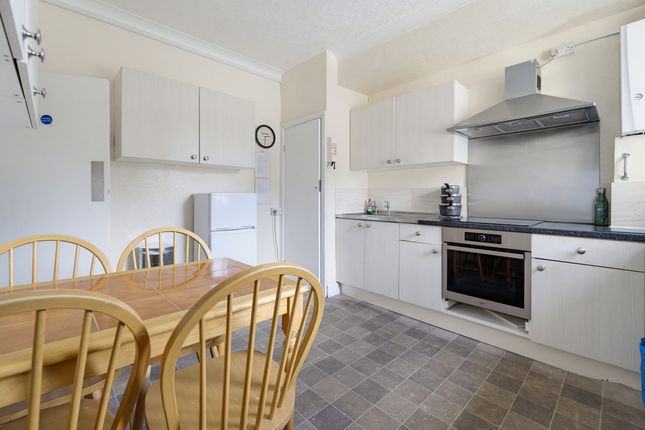6, Nydd Vale Terrace, Harrogate photo 2