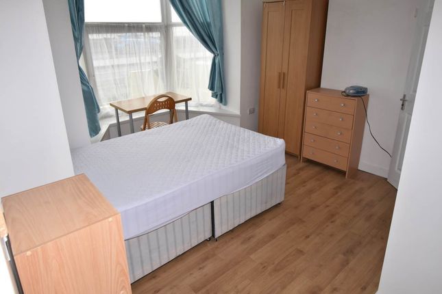 8-bed house on Oystermouth Road, City Centre, Swansea, £3,920/mo