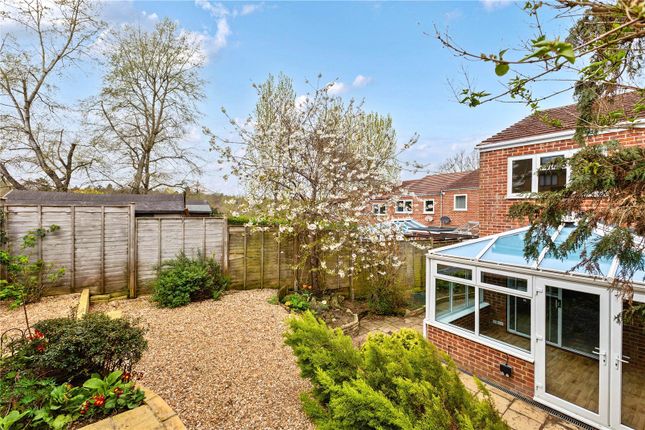 4, Newlands, Godalming photo 2