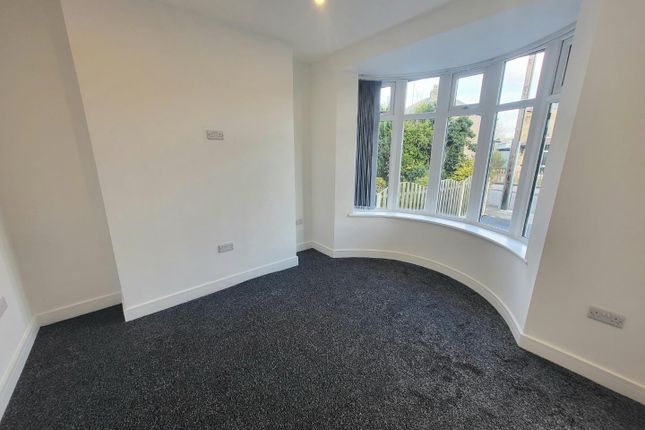 52, Peckover Drive, Pudsey photo 3