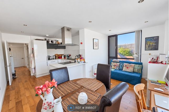 Flat, The Boulevard, Crawley photo 3